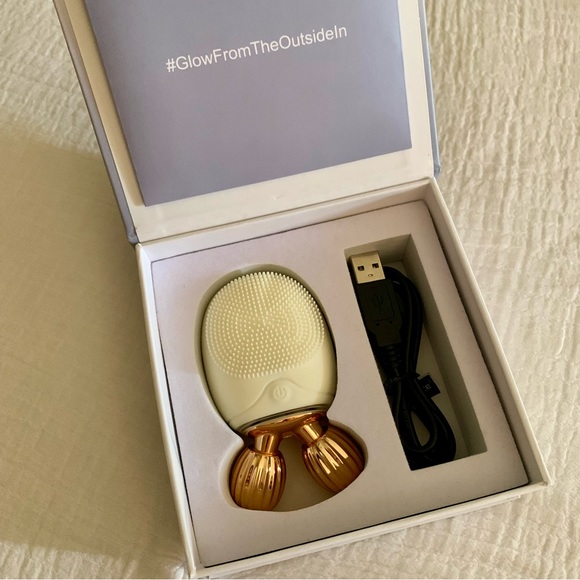 LUCE Dermal Definer Anti-Aging Facial Roller + Cleansing Brush - Picture 4 of 8